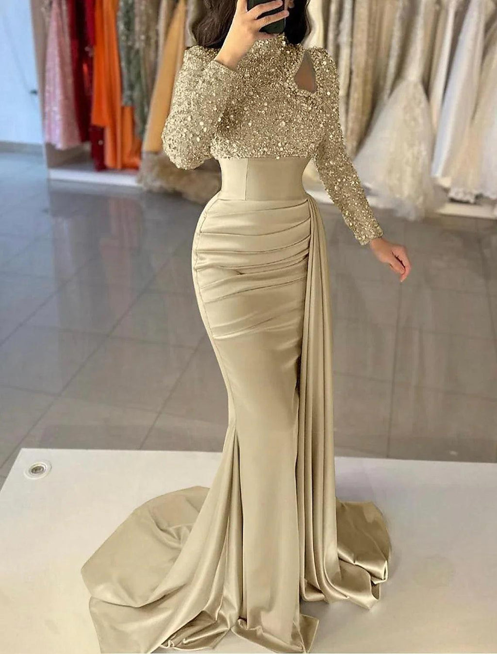 Meerjungfrauenkleid, elegantes formelles Abendkleid mit Schleppe, langen Ärmeln, hohem Halsausschnitt, Satin mit Perlen und Pailletten