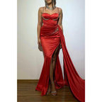 Vestido de noche para fiesta, graduación y graduación con escote en forma de corazón, tirantes finos, cuentas y cola con abertura lateral 