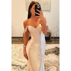 Vestido de fiesta de satén elegante clásico de corte trompeta/sirena con hombros descubiertos y mangas casquillo
