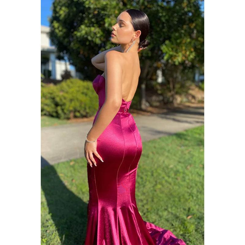 Vestido de fiesta largo de sirena de satén elástico con escote corazón 