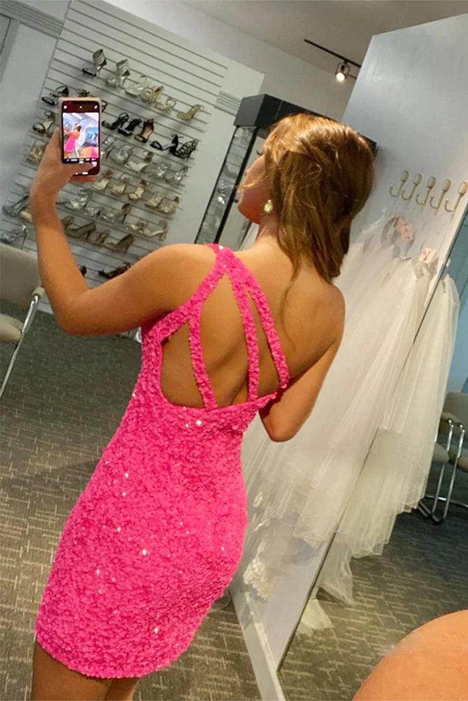 Vestido de fiesta rosa intenso con un solo hombro y lentejuelas
