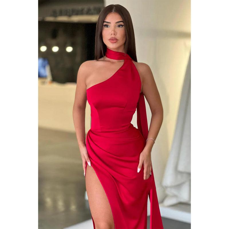 Vestidos de fiesta rojos únicos con pliegues de un solo hombro y abertura lateral