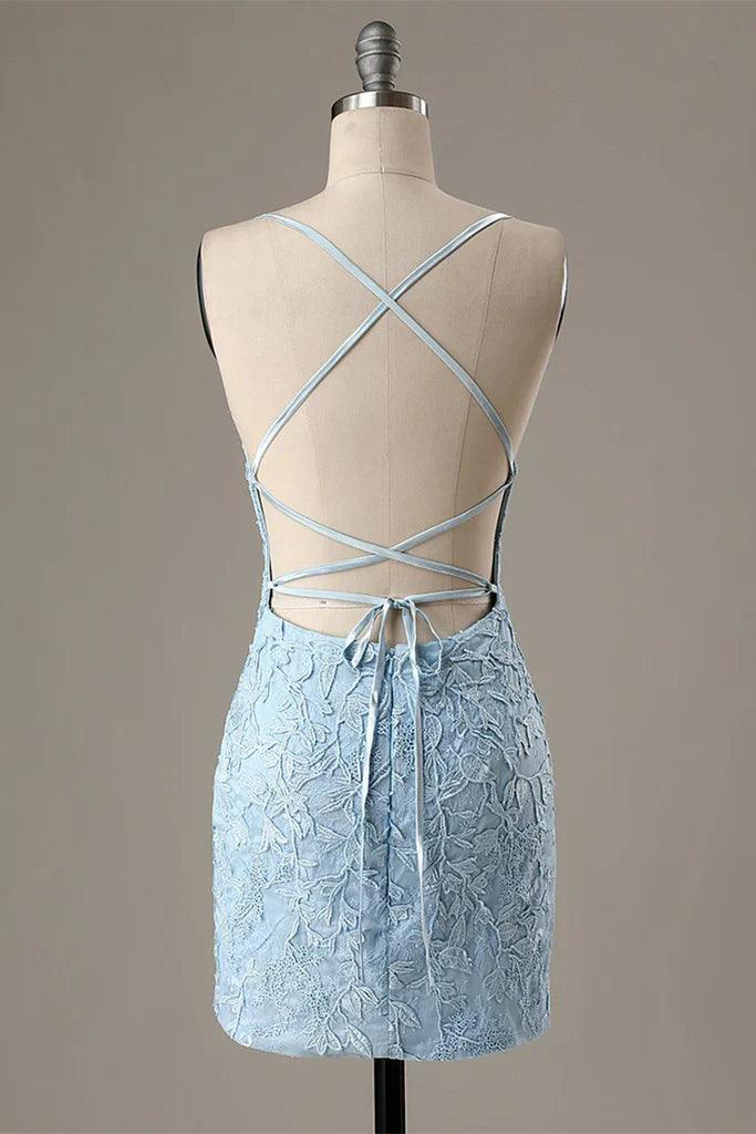 Enges, figurbetontes blaues Homecoming-Kleid, rückenfreies Partykleid