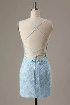 Enges, figurbetontes blaues Homecoming-Kleid, rückenfreies Partykleid