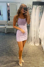 Enges, figurbetontes blaues Homecoming-Kleid, rückenfreies Partykleid