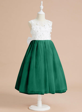 Wadenlanges Kleid aus floraler Spitze mit großer Schleife 