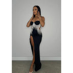 Vestido de noche largo de satén con escote en forma de corazón, aberturas y cuentas