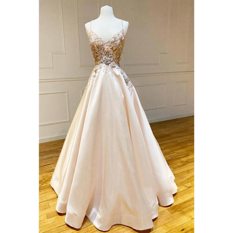Vestido largo de fiesta con tirantes finos y apliques 
