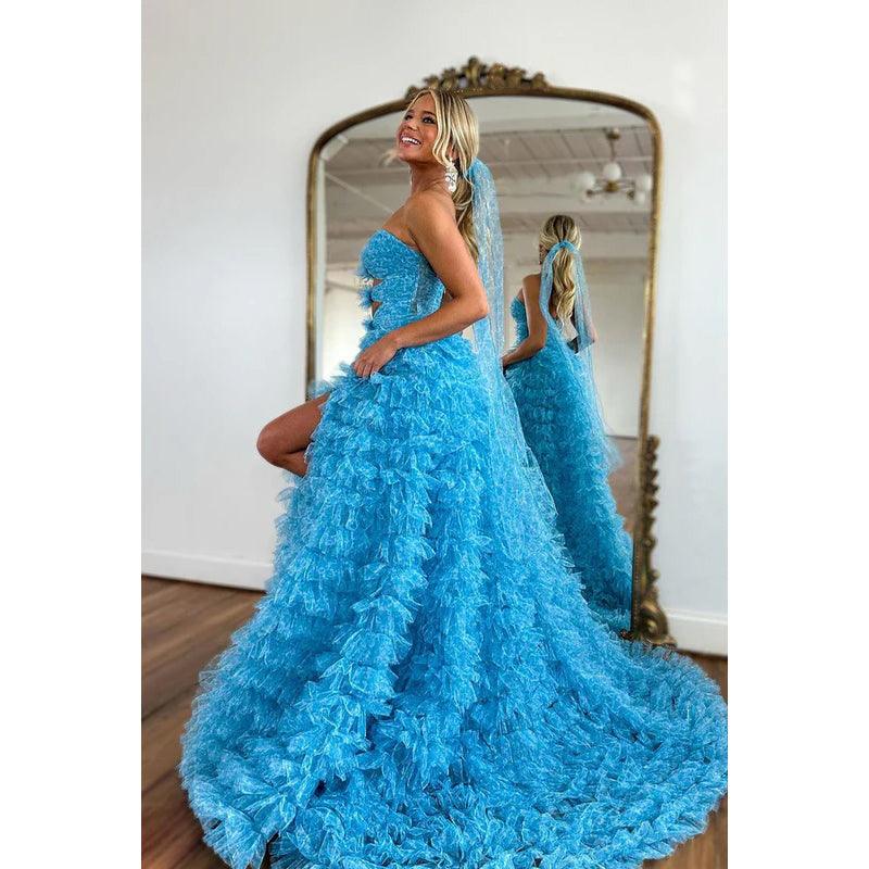 Elegantes, langes, blaues Ballkleid mit herzförmigem Ausschnitt und Schlitz