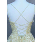 Vestido de fiesta largo de corte A con tirantes finos, apliques de tul rojo y cordones 