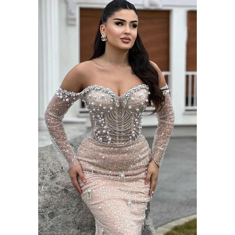 Glamouröses und dramatisches schulterfreies Ballkleid im Trompeten-/Meerjungfrauenstil mit langen Ärmeln und Perlen