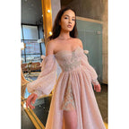 Vestido de fiesta de corte A con escote en forma de corazón, mangas largas y hombros descubiertos con abertura