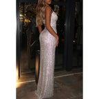 Vestido de fiesta de noche glamuroso y dramático con tirantes finos brillantes y escote en V. 