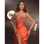 Vestido de noche largo formal con escote de cuentas y abertura sin tirantes 