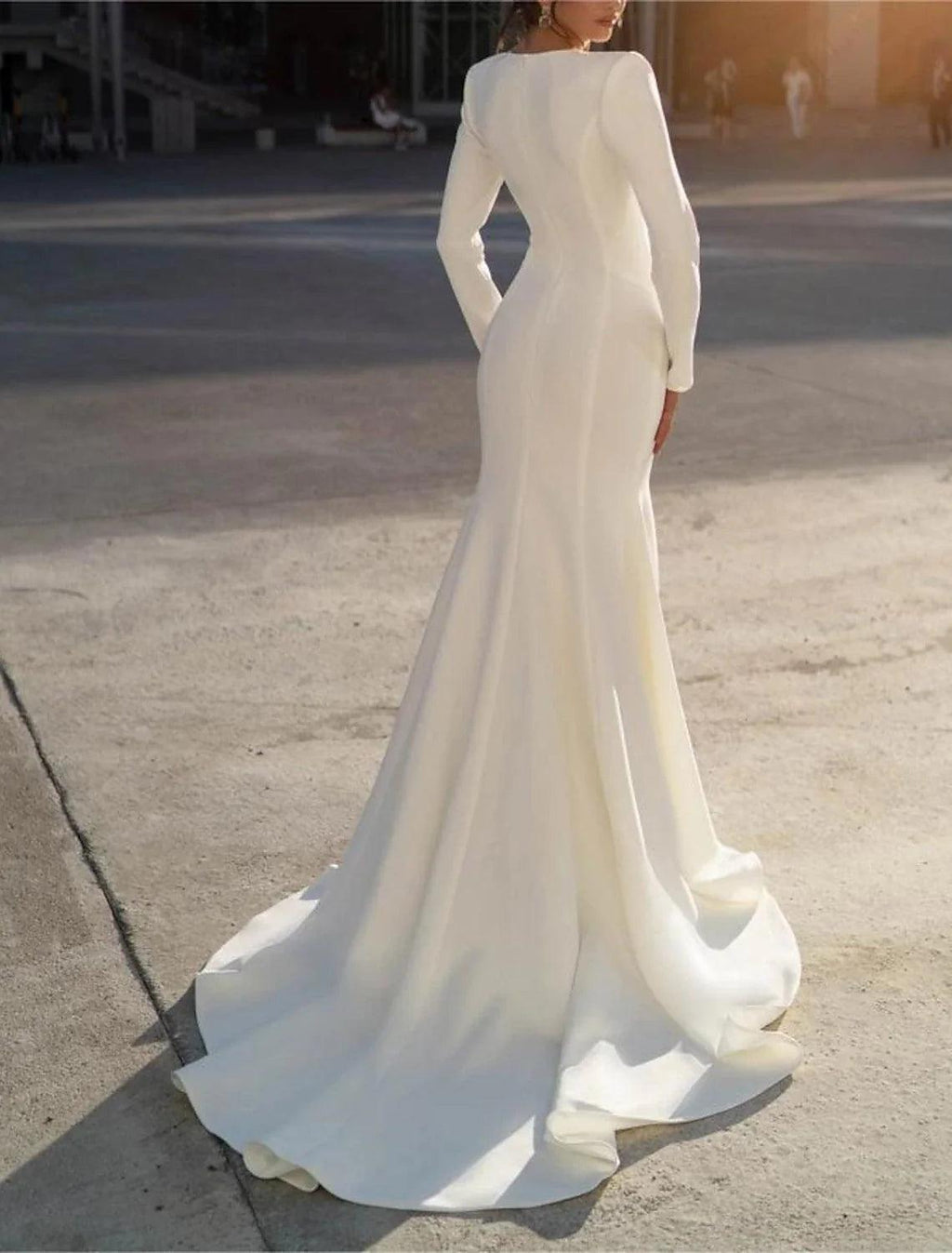 Vestidos de novia formales de gasa con escote en V, corte sirena o trompeta, manga larga y cola larga