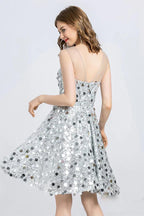 Ärmelloses Mini-Heimkehrkleid mit Juwelenspitze und Pailletten