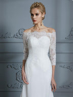 Vestidos de novia de gasa con corte trompeta/sirena, mangas 1/2, hombros descubiertos y cola larga