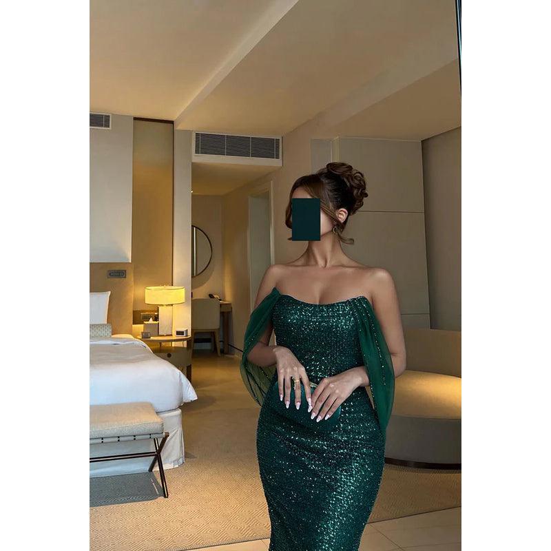 Vestido de fiesta de noche con lentejuelas, corte trompeta/sirena, hombros descubiertos, abertura lateral, sin mangas