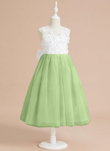 Wadenlanges Kleid aus floraler Spitze mit großer Schleife 