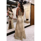 Elegante y lujoso vestido de fiesta con tirantes finos, escote en V y apliques
