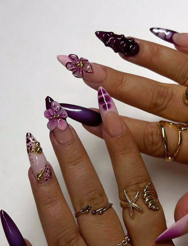 Uñas postizas de gel hechas a mano con diseño de grosella negra