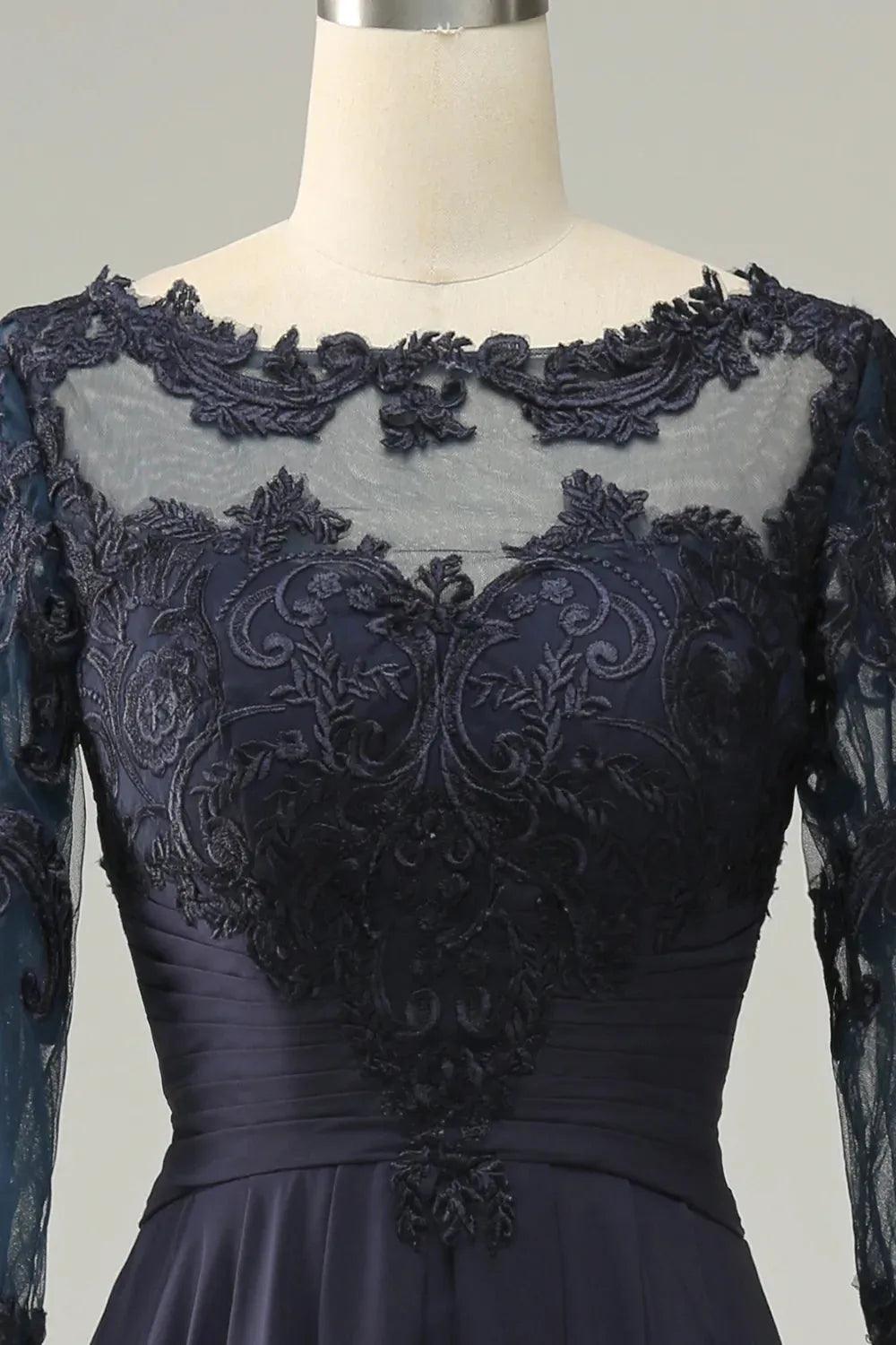 Vestido de madre de la novia asimétrico con mangas largas