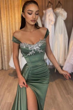 Glamouröses langes grünes ärmelloses sexy Spitzensatin-Ballkleid mit Schlitz