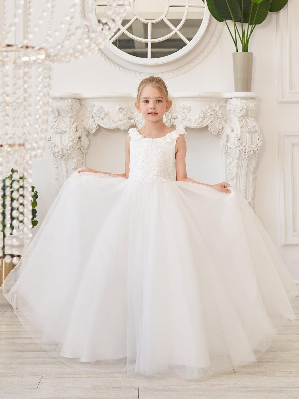 Elegantes weißes Tüllkleid für Blumenmädchen mit Schleppe 
