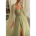 Vestido de fiesta brillante con escote en forma de corazón, plisado de tul y abertura alta