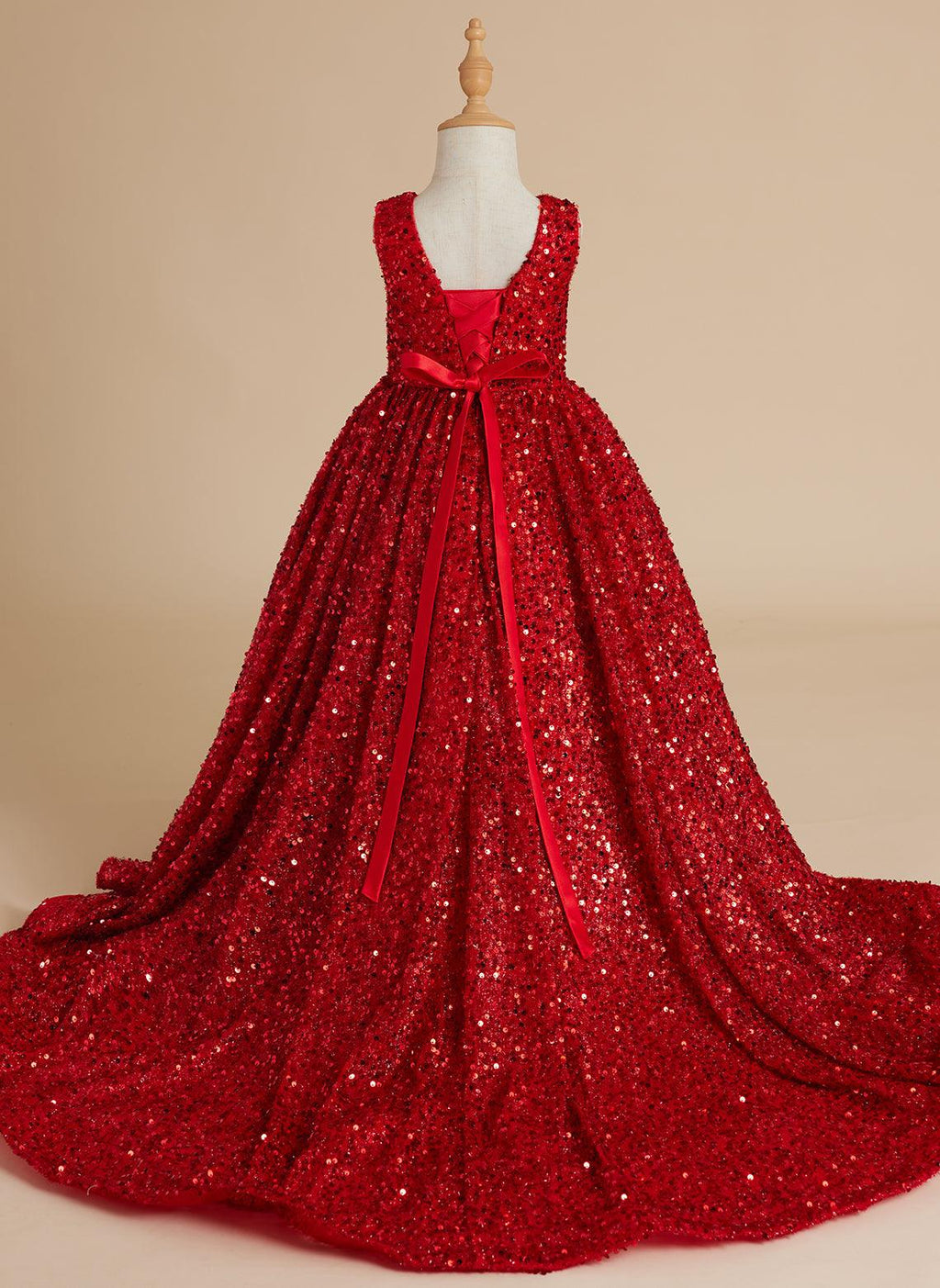 Deslumbrante vestido de princesa con lentejuelas rojas, escote en V y cola de corte para niñas 
