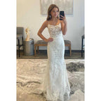 Vestido de fiesta largo de tul con tirantes finos y apliques de encaje
