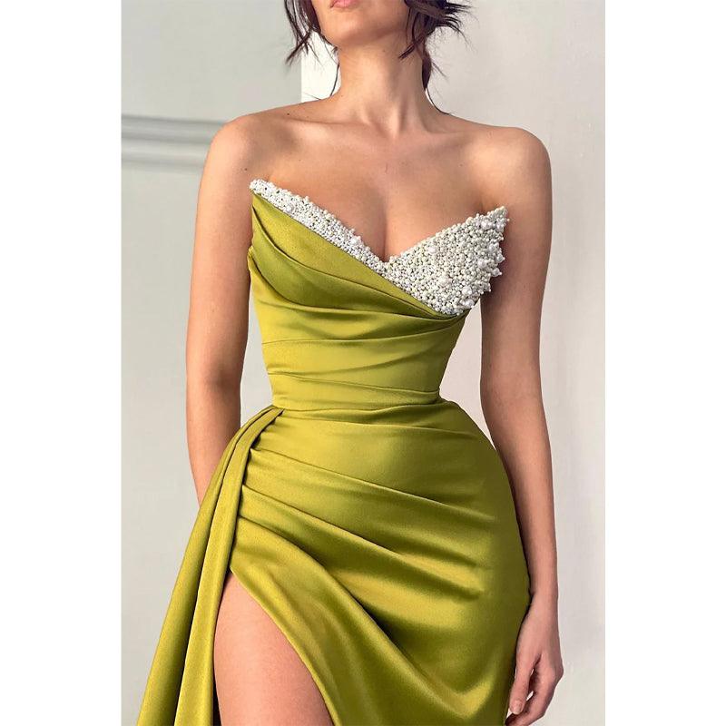Vestido largo de fiesta formal con escote en V, satén plisado, cuentas y abertura