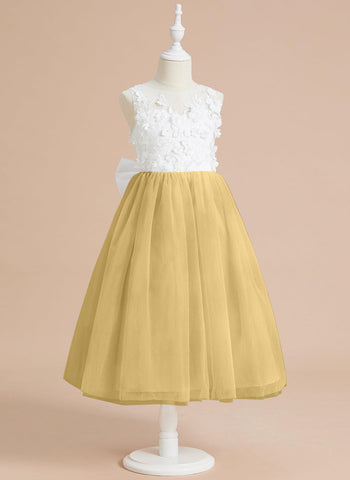 Wadenlanges Kleid aus floraler Spitze mit großer Schleife 