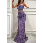 Vestido de noche estilo imperio sin tirantes con escote corazón y apliques de cuentas 