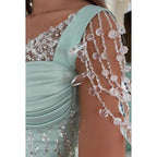 Vestido de fiesta largo de sirena de satén con cuentas y escote en forma de corazón con abertura