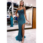Vestido de fiesta largo con tirantes finos, lentejuelas, apliques y cuentas, con abertura
