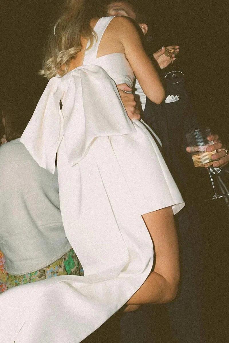 Vestido de novia Numbersea de satén blanco, corto, con escote cuadrado y lazo en la espalda