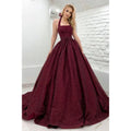 Vestido de fiesta largo burdeos con cuello halter y purpurina 