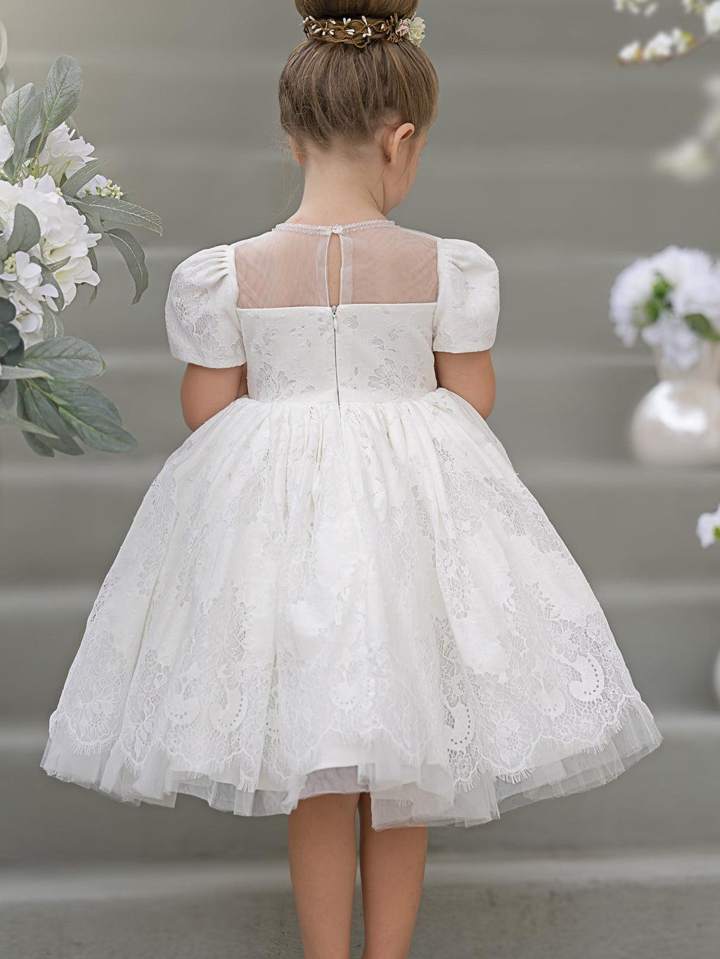 Knielanges Spitzenkleid für die Erstkommunion 