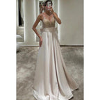 Langes Abendkleid aus Satin mit V-Ausschnitt, Spaghettiträgern und Pailletten in A-Linie