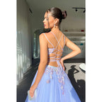 Vestido de fiesta largo de corte A con escote en V, tirantes finos y apliques