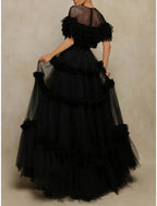 Elegantes formelles Kleid, bodenlang, kurze Ärmel, Rundhalsausschnitt, Tüll mit Falten, Rüschen, Ballkleider