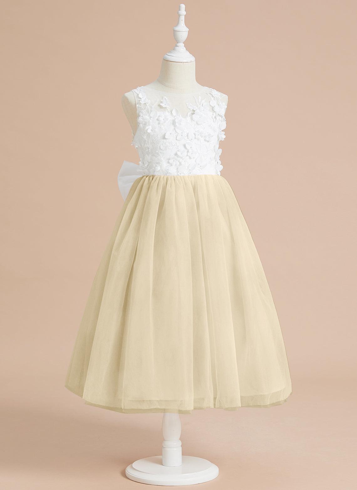 Wadenlanges Kleid aus floraler Spitze mit großer Schleife 
