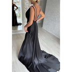 Langes Abendkleid mit tiefem V-Ausschnitt und Seitenschlitz 