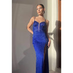 Vestido formal sin mangas con abertura y lentejuelas, tirantes finos y corte tubo/columna