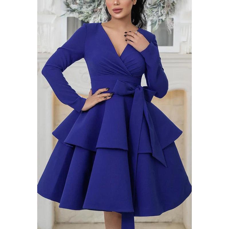 Vestido de noche mini de satén fruncido con escote en V, mangas largas y volantes