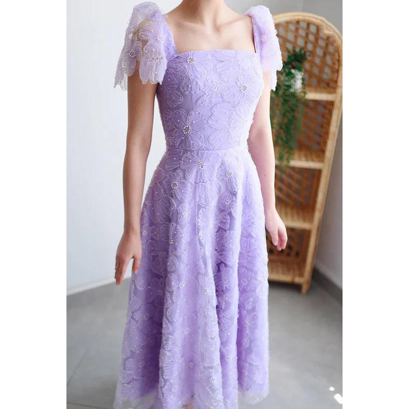 Elegante y lujoso vestido de fiesta de noche con apliques cuadrados en forma de A