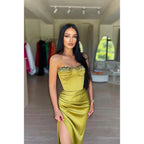 Vestido largo formal de fiesta con escote en forma de corazón, de satén, plisado y abertura 