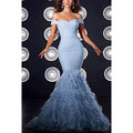 Vestido de noche largo estilo sirena con hombros descubiertos, fruncido, lentejuelas y plumas