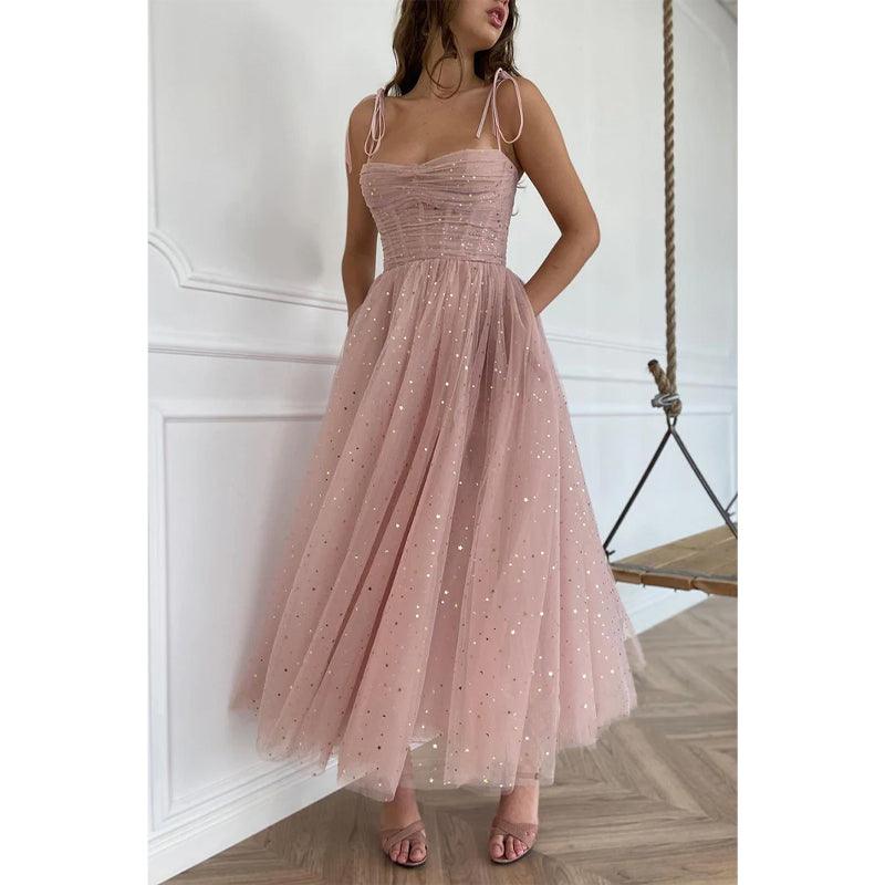 Vestido de fiesta plisado de tul rosa con escote en forma de corazón y tirantes finos 